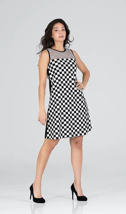Robe smock sans manche - en damier, noir et dentelle 'Clémence' par Fever1Fashion