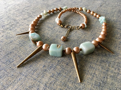 Collier le perlé spiké d'amazonites mexicaines par lalouve
