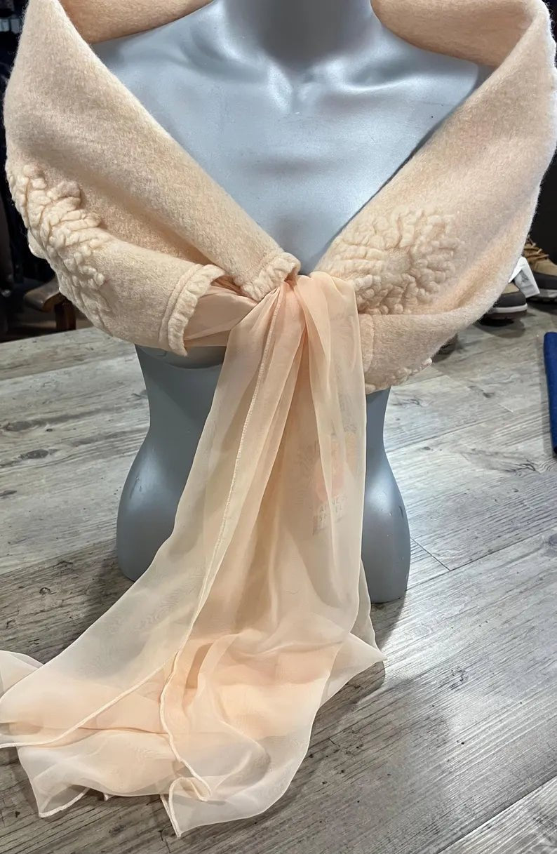 Foulard Ismerie par Anne de Shalla Atelier - La Braderie de Mode Québécoise en Ligne