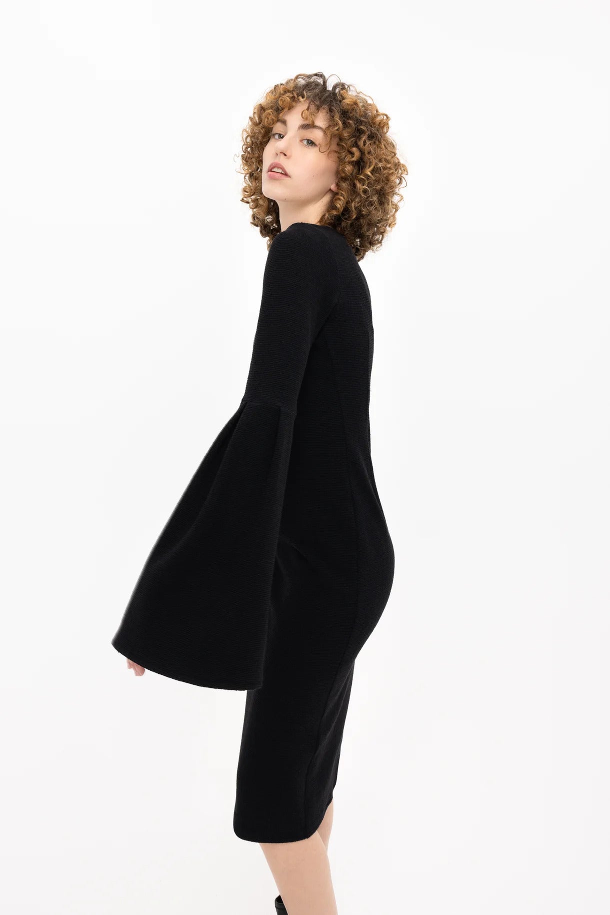 Robe DINA par Nadya Toto - La Braderie de Mode Québécoise en Ligne