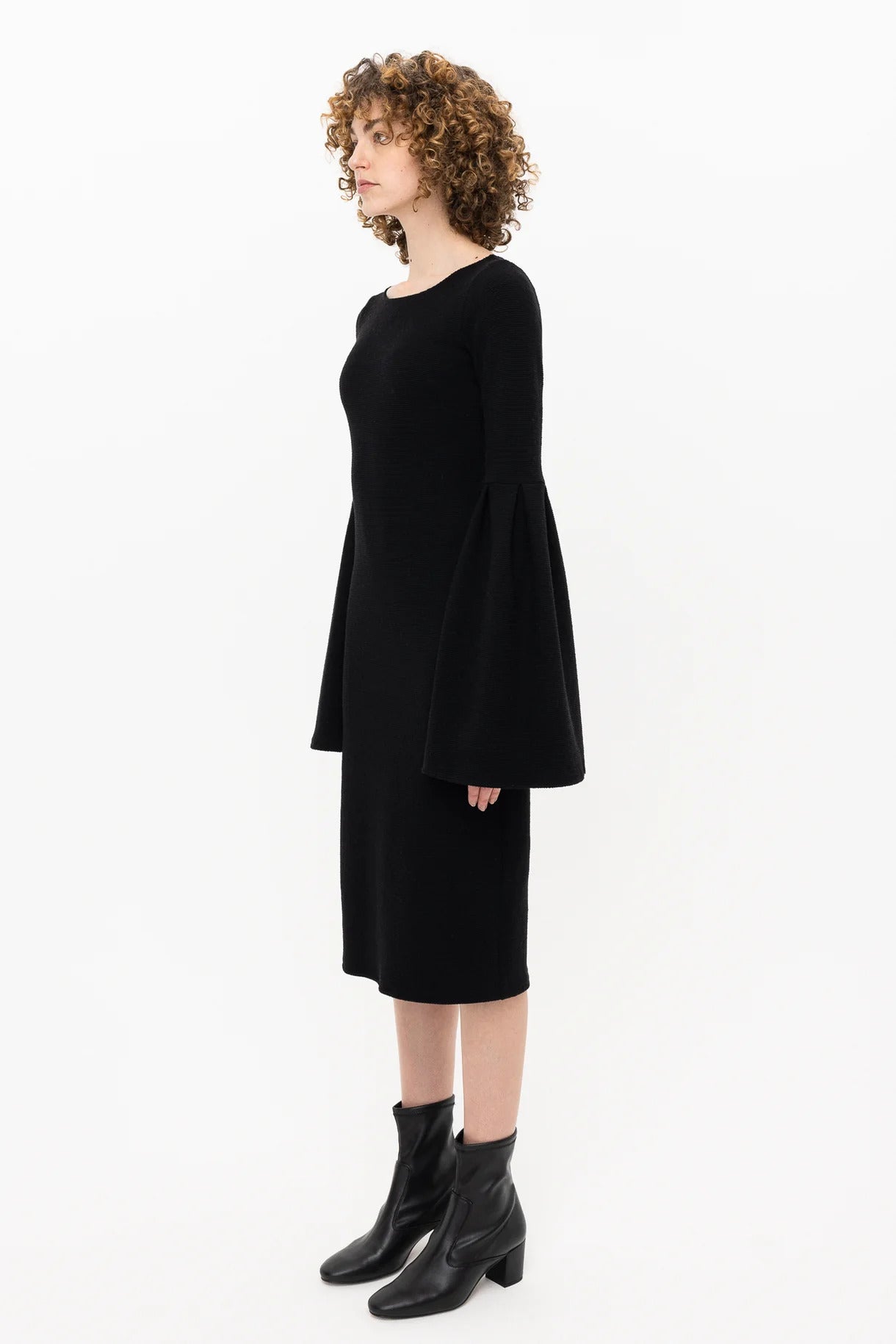 Robe DINA par Nadya Toto - La Braderie de Mode Québécoise en Ligne