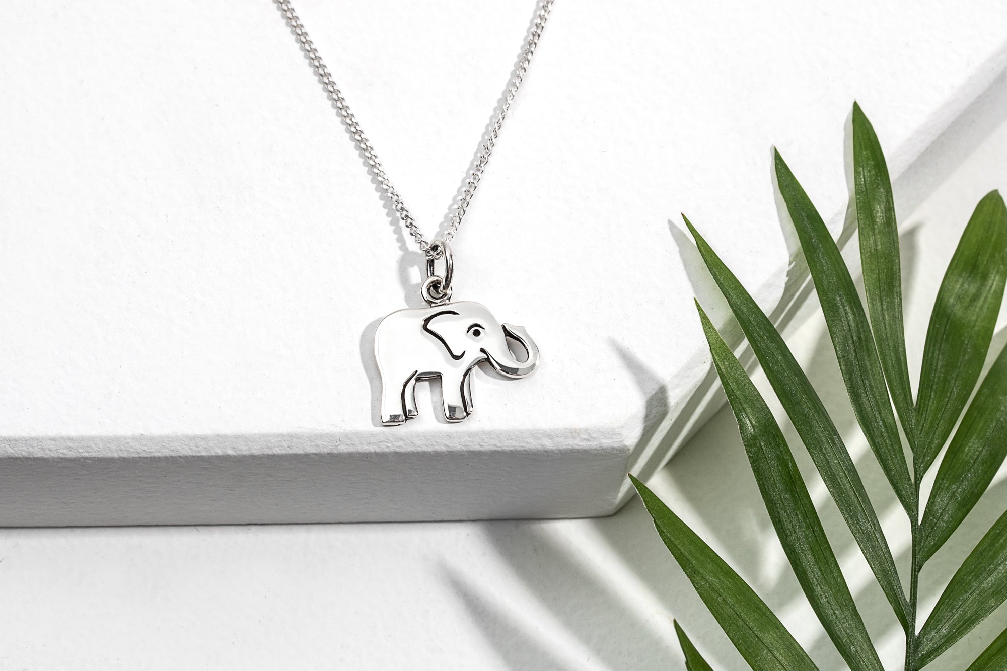Sterling Silver Elephant Pendant Necklace par Ag Sterling