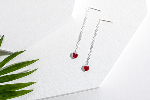 Sterling Silver & Red Heart Threader Earrings par Ag Sterling