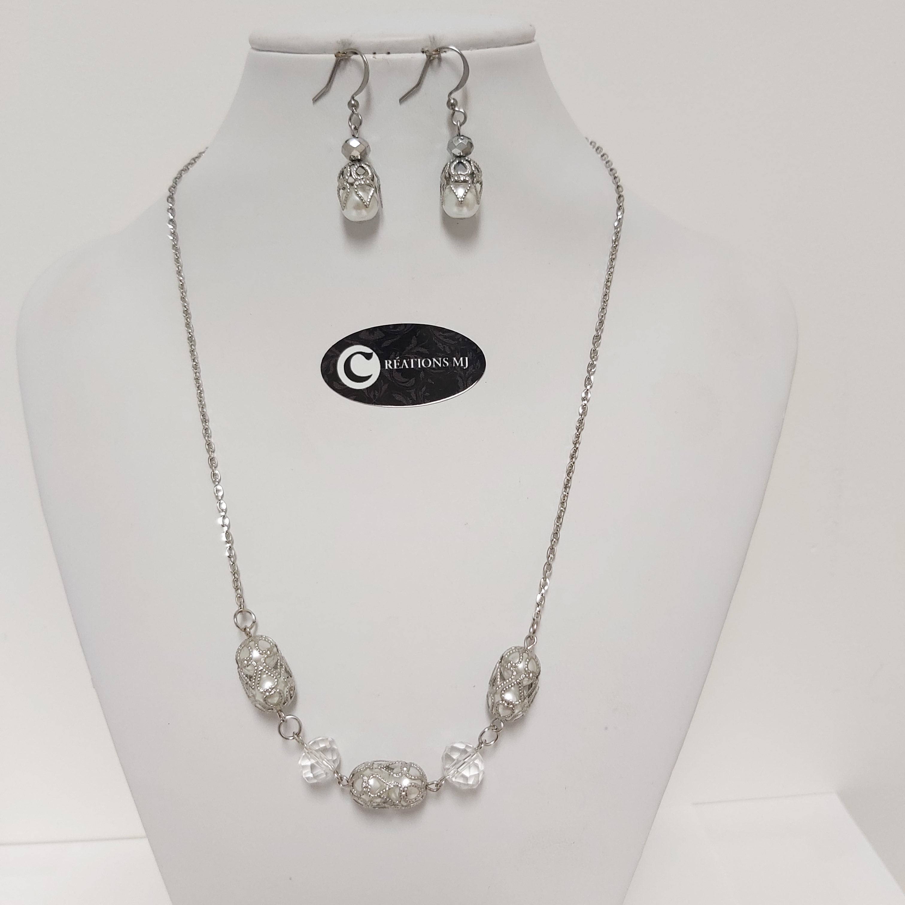 Collier/b-d'oreilles par Créations MJ