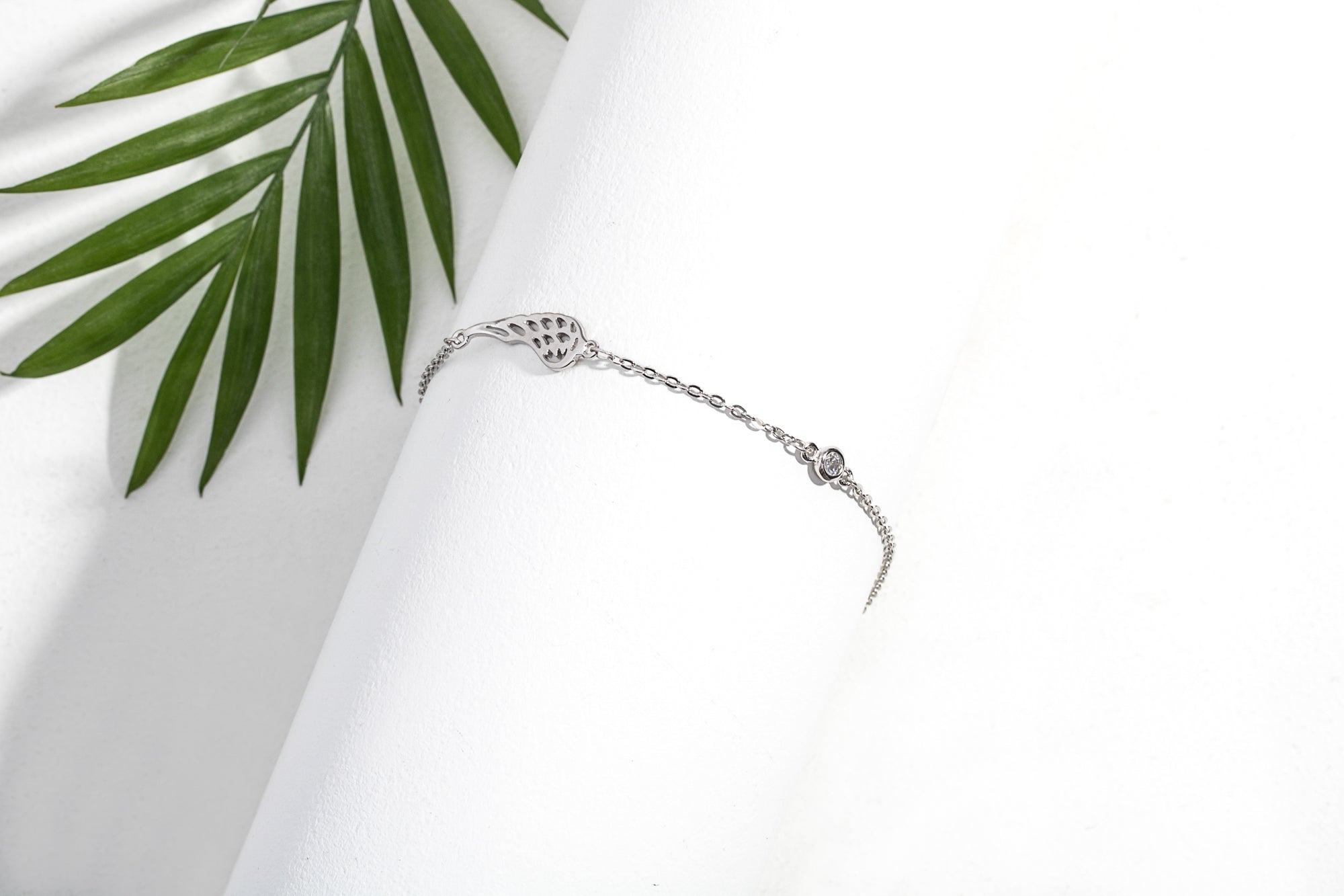 Sterling Silver & Dainty CZ Angel Wing Bracelet  par Ag Sterling