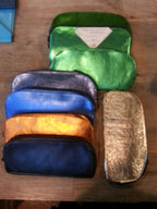 Trousse en cuir métalisé par Nouï