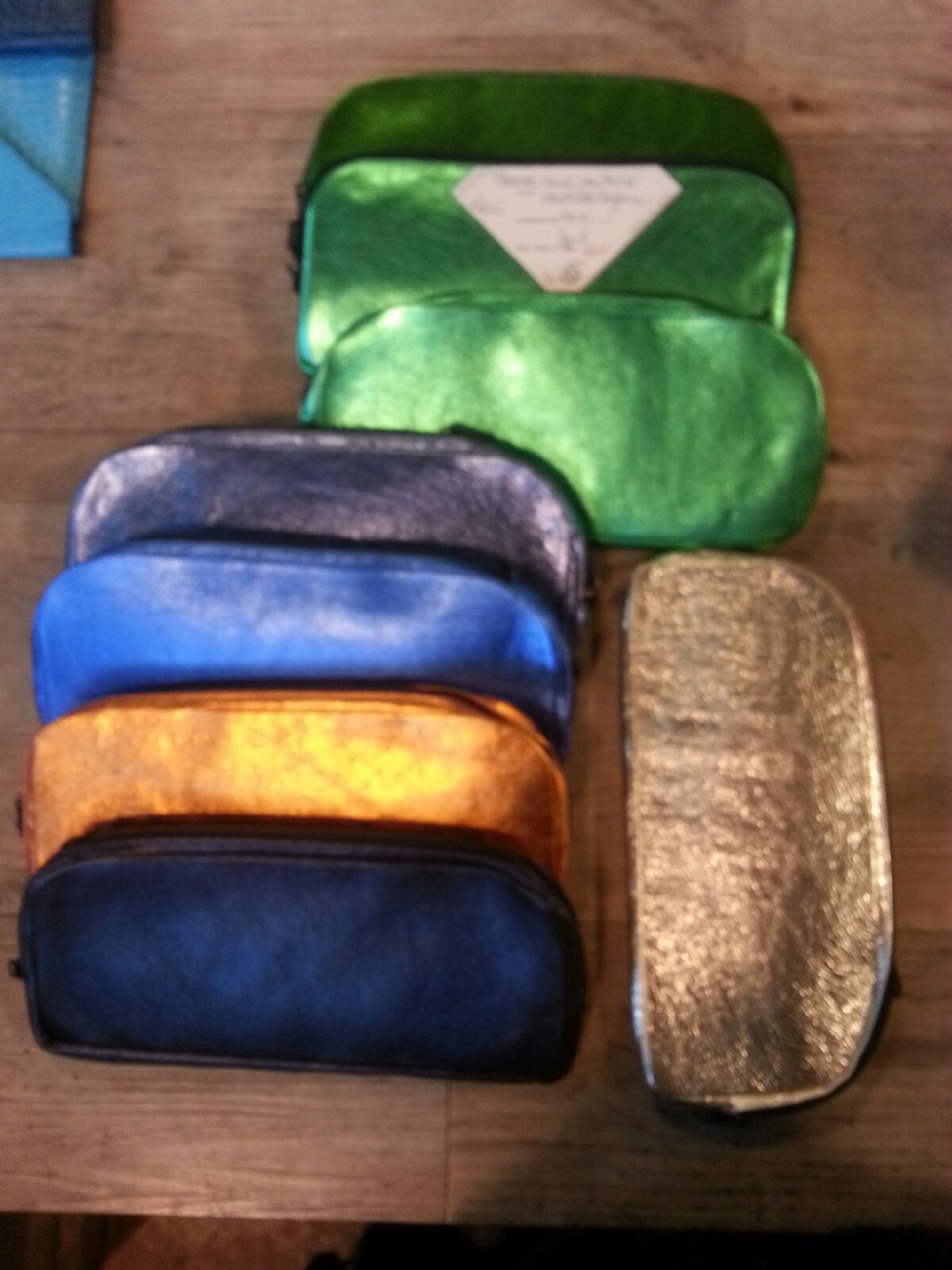 Trousse en cuir métalisé par Nouï