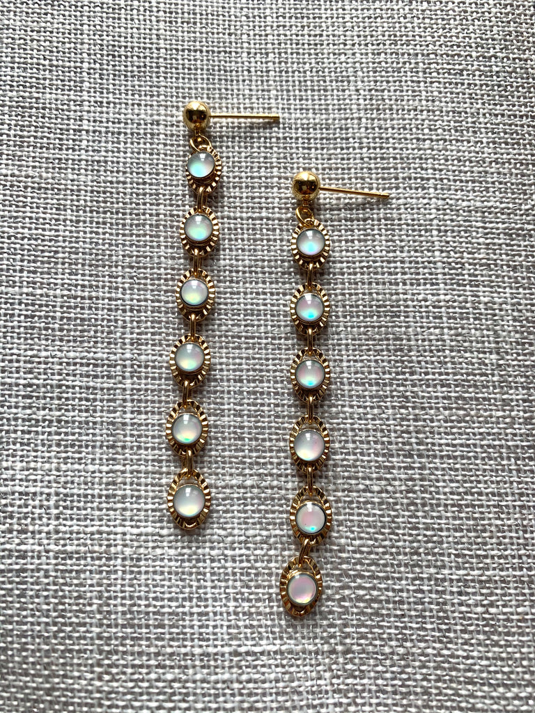 LONGUE STUD OPAL BOUCLES D'OREILLES par TERRA MODA DESIGNS
