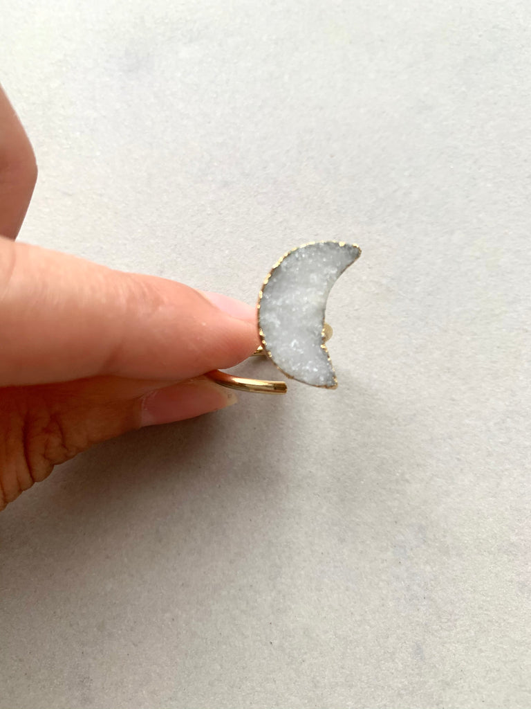 AGATE BLANC BAGUE LUNE par TERRA MODA DESIGNS