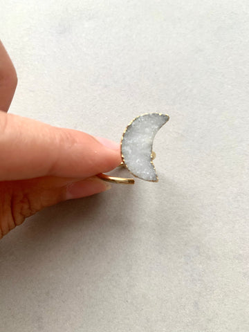 AGATE BLANC BAGUE LUNE par TERRA MODA DESIGNS