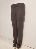 Pantalon gris  - ENVERS par Yves Jean Lacasse