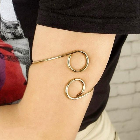 UPPER ARM BRACELET par TERRA MODA DESIGNS
