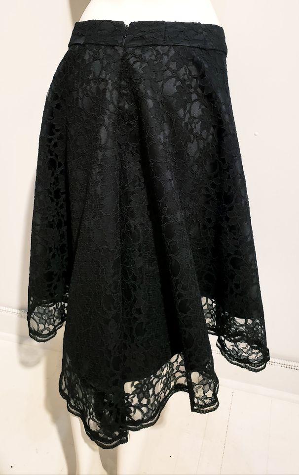 jupe circulaire dentelle noire  - ENVERS par Yves Jean Lacasse