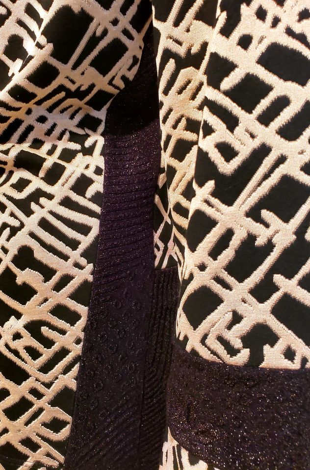 pull col drapé noir et gold  - ENVERS par Yves Jean Lacasse